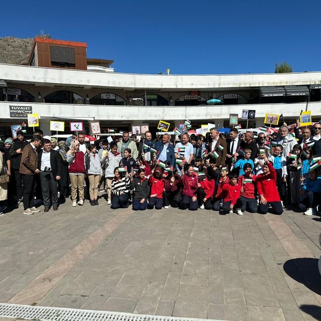 Şebinkarahisar'da İsrail'in Küresel Sumud Filosu'na saldırısı protesto edil...