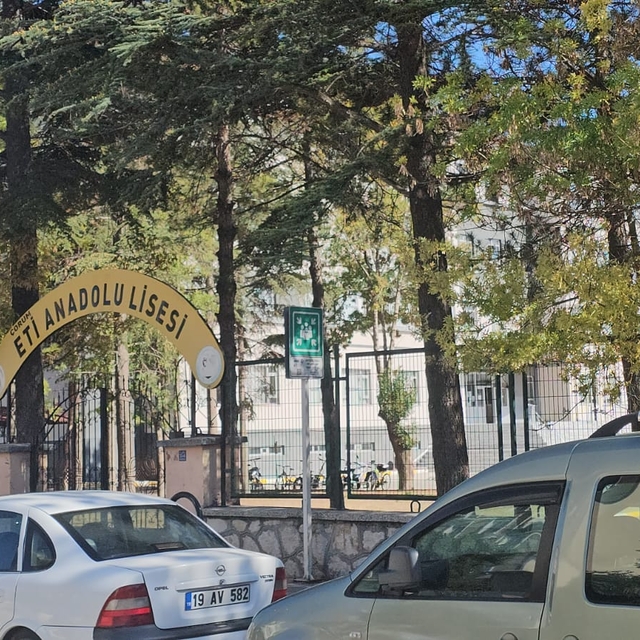 Çorum'da 8 lise öğrencisi gıda zehirlenmesi şüphesiyle hastaneye kaldırıldı