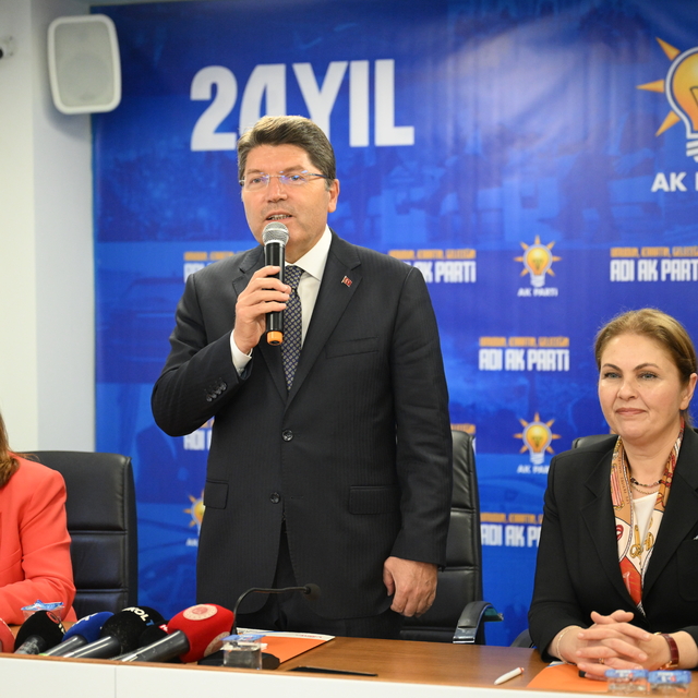 Adalet Bakanı Tunç, AK Parti Edirne İl Başkanlığı'nda konuştu: