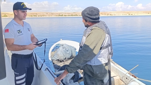 Kırşehir'de jandarma ekipleri Hirfanlı Barajı'nda denetim yaptı