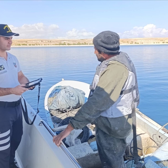 Kırşehir'de jandarma ekipleri Hirfanlı Barajı'nda denetim yaptı