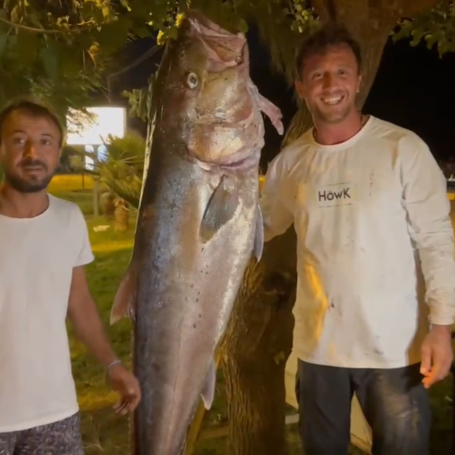 Oltayla 60 kiloluk balık yakalayıp, gelirini kimsesiz çocuklara bağışladıla...