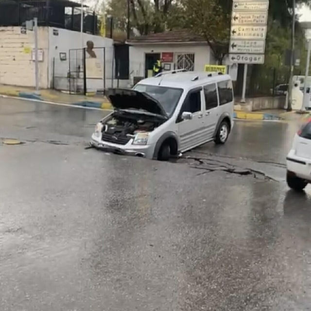 İzmir'de sağanak etkili oldu (4)