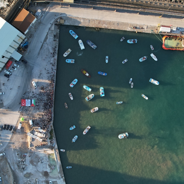 Kastamonu'da balıkçı tekneleri Küresel Sumud Filosu'na destek için Karadeni...