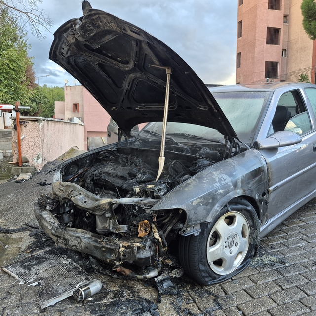 Aydın'da seyir halindeyken yanan otomobil kullanılamaz hale geldi