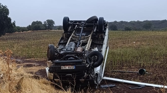 Manisa'da kamyonet ile otomobilin çarpıştığı kazada 1 kişi öldü, 2 kişi yaralandı
