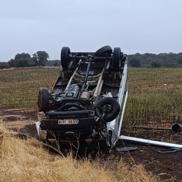 Manisa'da kamyonet ile otomobilin çarpıştığı kazada 1 kişi öldü, 2 kişi yar...