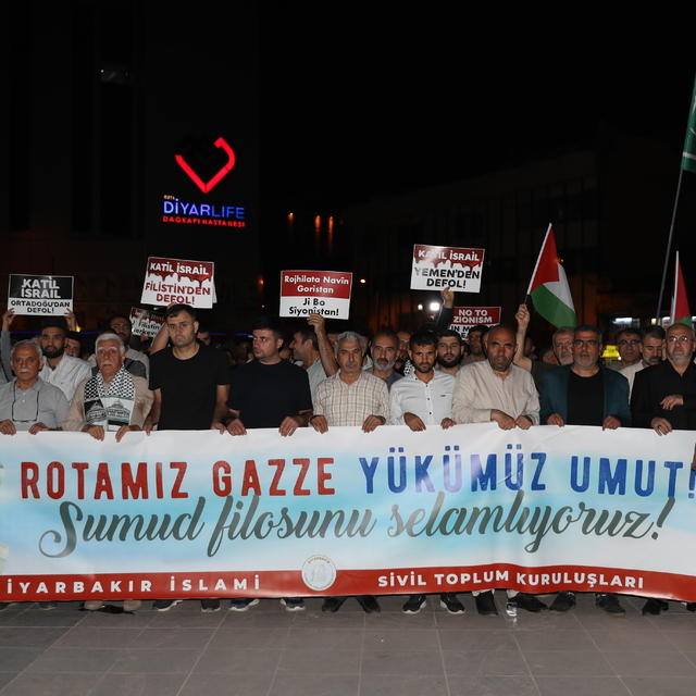 Diyarbakır'da  İsrail'in Küresel Sumud Filosu'na saldırısı protesto edildi