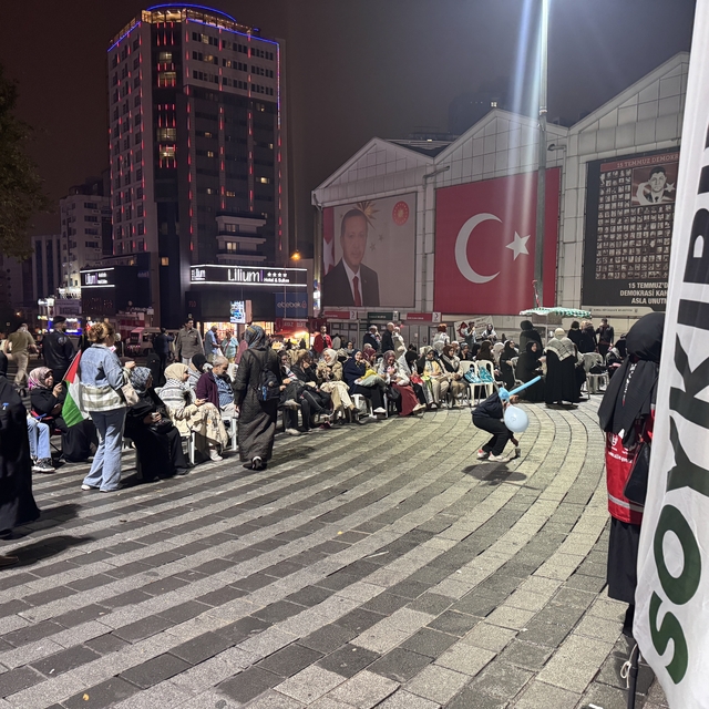 Bursa ve Balıkesir'de İsrail'in Küresel Sumud Filosu'na saldırıları protest...