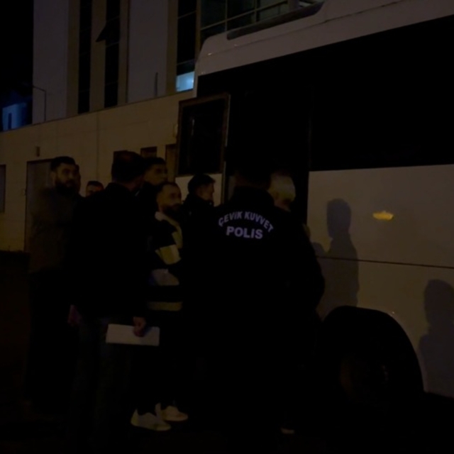 Eşi ve çocuğuyla marketten dönerken öldürülmüştü; 4 tutuklama