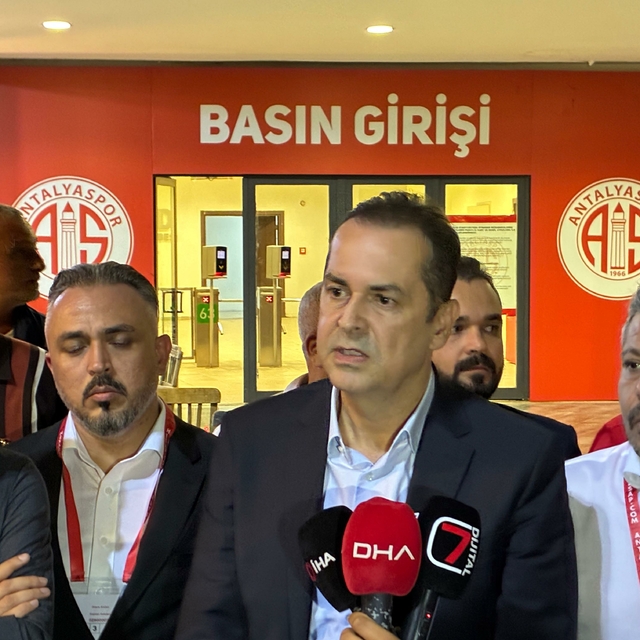 Hesap.com Antalyaspor Başkanı Rıza Perçin: Emre hoca ile devam edeceğiz