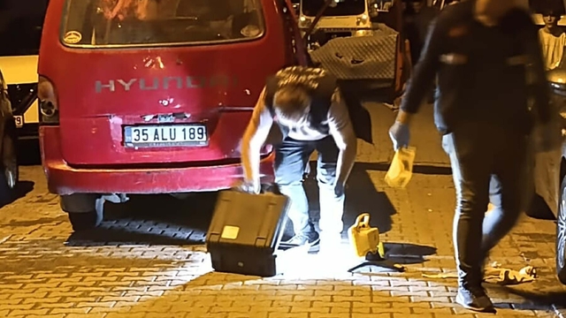 Manisa'da seyir halindeki kamyonete silahlı saldırı; 3 yaralı