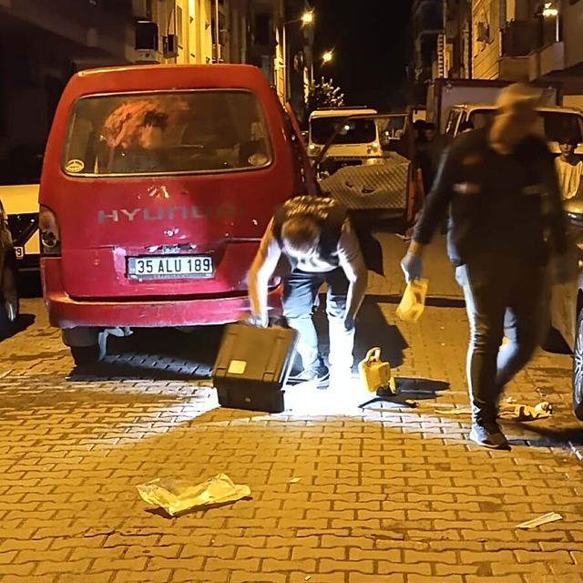 Manisa'da seyir halindeki kamyonete silahlı saldırı; 3 yaralı