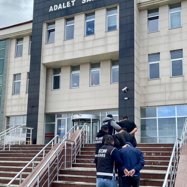 Kars'ta yasa dışı silah ticareti operasyonunda 3 şüpheli tutuklandı