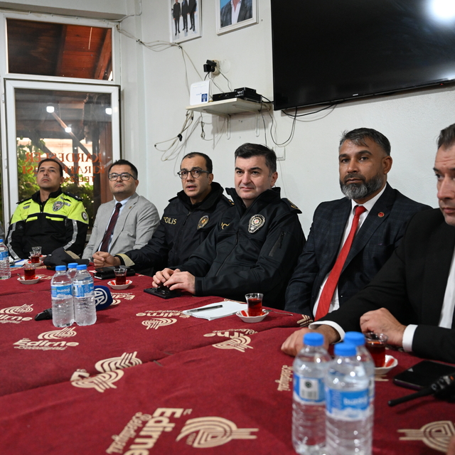 Edirne Emniyet Müdürü Ayhan, Çavuşbey Mahallesi'nde vatandaşlarla bir araya...