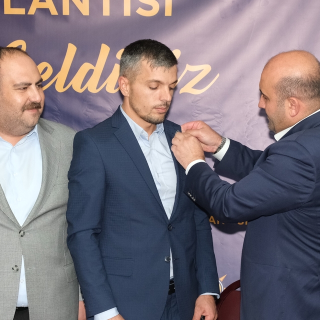 İnönü'de CHP'li belediye meclis üyesi, AK Parti'ye katıldı