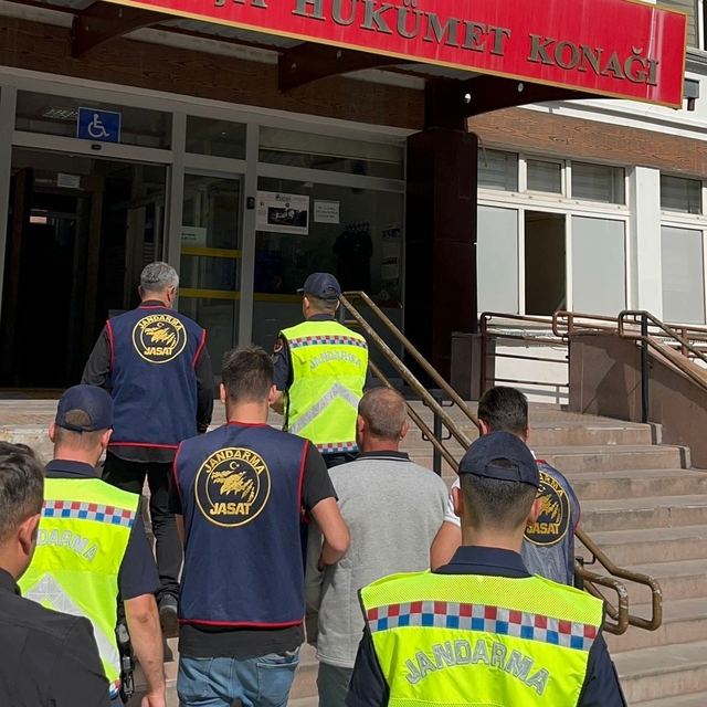 İzmir'de firari hükümlü sahte kimlikle yakalandı