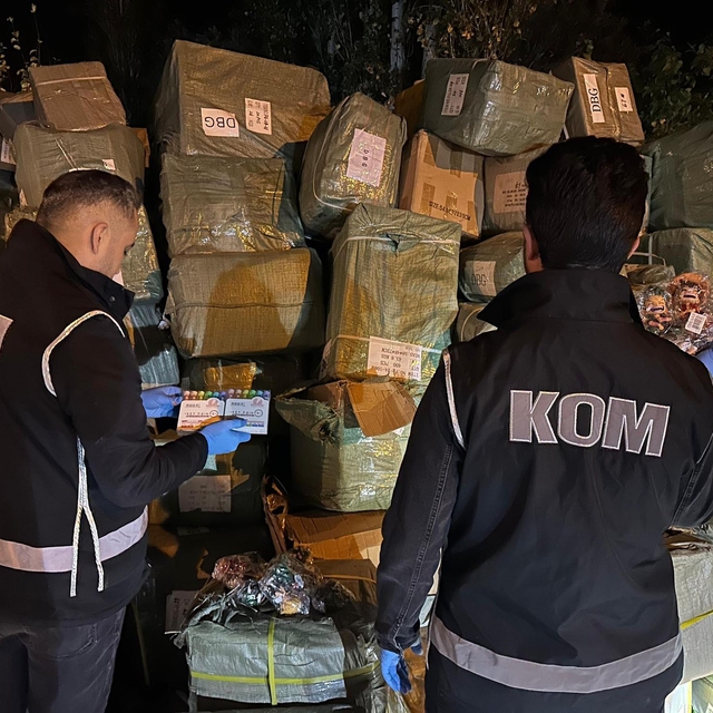 Ağrı'da 40 milyon lira değerinde gümrük kaçağı oyuncak ve kalem ele geçiril...