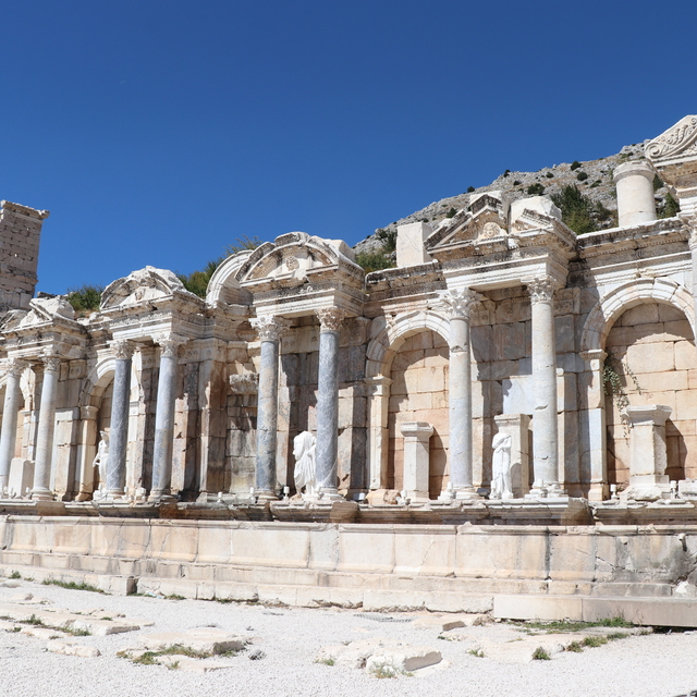 Sagalassos'ta bulunan Mısır tanrısı Tutu figürü Afyon mermerine işlenmiş