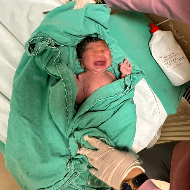 'Yesen' bebek takside doğdu