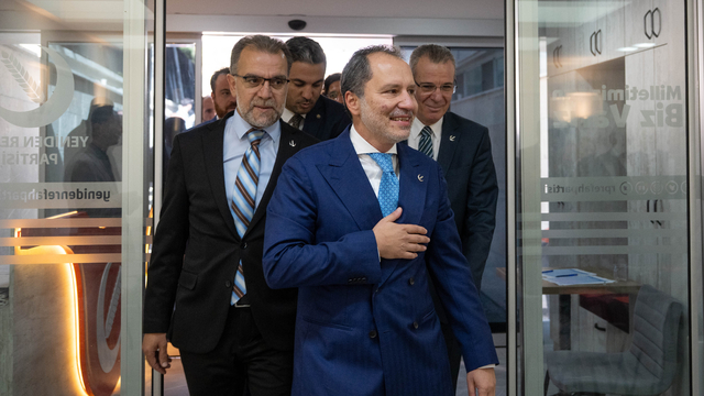 Yeniden Refah Partisi Genel Başkanı Erbakan, İl Başkanları Toplantısı öncesi açıklamalarda bulundu: