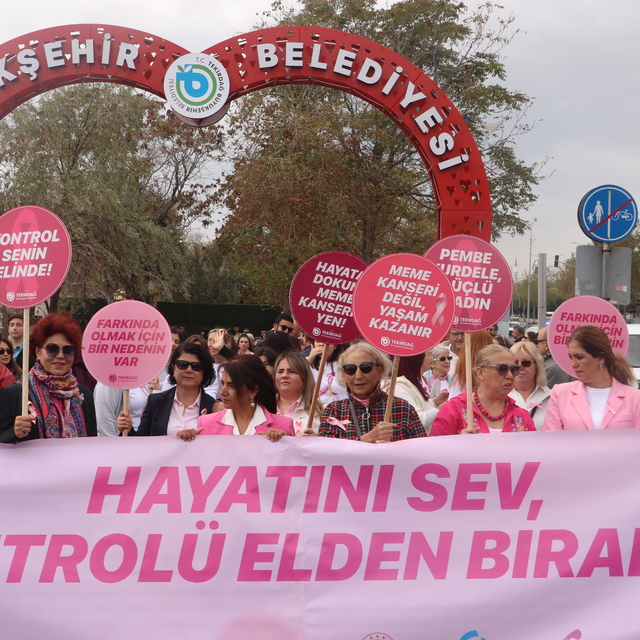 Tekirdağ'da "Meme Kanseri Farkındalık Yürüyüşü" düzenlendi