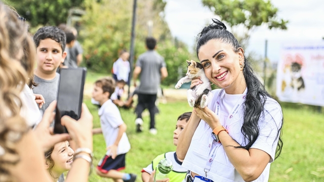 Muratpaşa'da öğrenciler, hayvan barınağını ziyaret etti