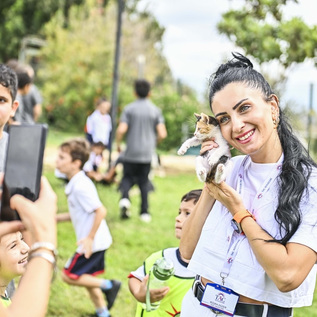 Muratpaşa'da öğrenciler, hayvan barınağını ziyaret etti