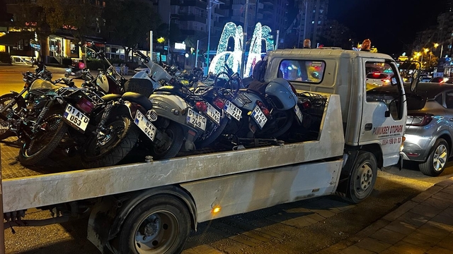 Adana'da denetimlerde 526 motosiklet trafikten men edildi