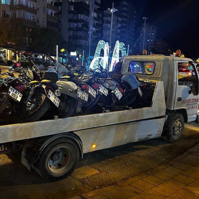 Adana'da denetimlerde 526 motosiklet trafikten men edildi