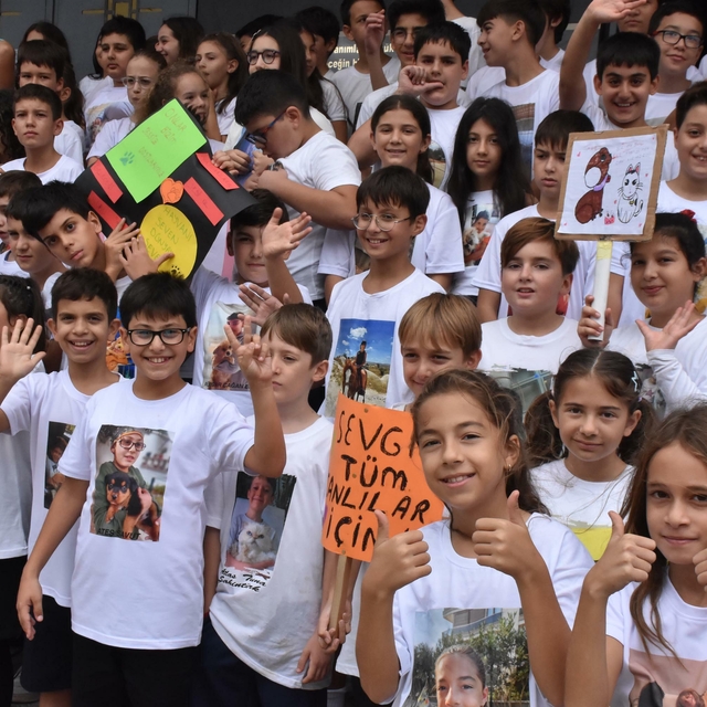 Sevdikleri hayvanları Koruma Günü'nde unutmayıp, fotoğraflarını tişörte bas...