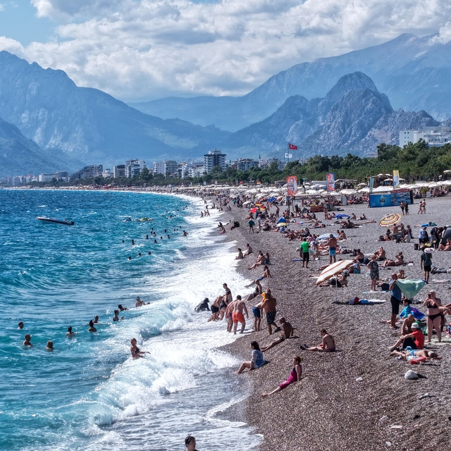 Konyaaltı Sahili yazı aratmadı