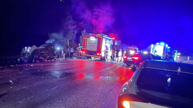 Denizli'de otomobille kamyonetin çarpışması sonucu 1 kişi öldü, 4 kişi yaralandı