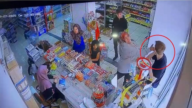 Dükkanının camları kırılan kuaförün, karşı tarafın oğluna tokat attığı iddia edildi