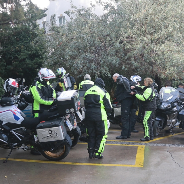 Almanya'dan gelen motosiklet tutkunları İzmir'de; 84 yaşında, 6 bin kilomet...