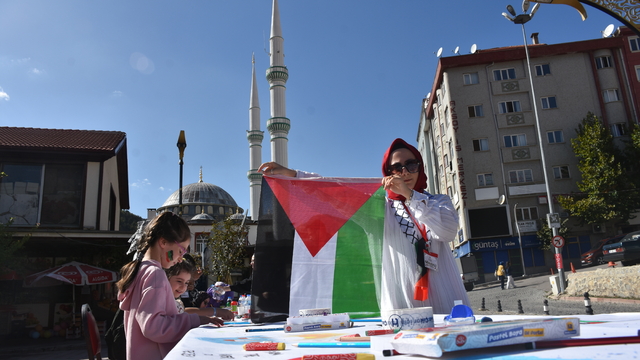 Gümüşhane'de "Filistinli çocuklar için çiz" etkinliği yapıldı