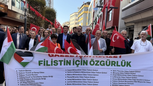 Trabzon'da "Gazze İçin Ayaktayız" sloganıyla yürüyüş düzenlendi