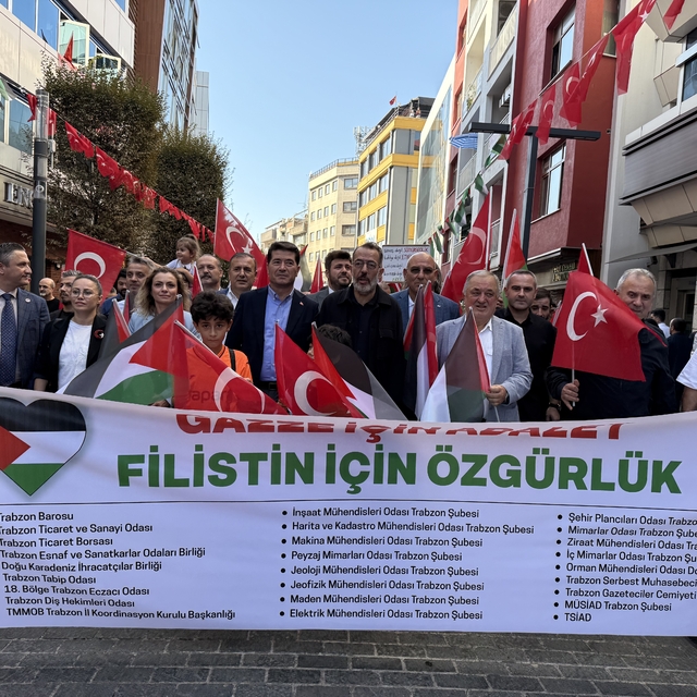 Trabzon'da "Gazze İçin Ayaktayız" sloganıyla yürüyüş düzenlendi