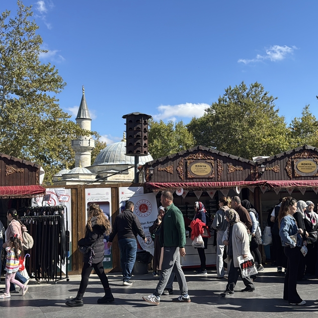 Edirne'de İşyurtları Ürün ve El Sanatları Fuarı'nda ziyaretçi yoğunluğu yaş...