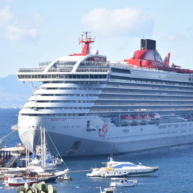 Bodrum'a "Resilient Lady" kruvaziyeriyle 2 bin 612 yolcu geldi