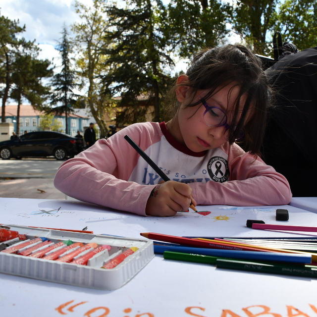Bilecik ve Kütahya'da çocuklar Filistinli akranları için resim çizdi