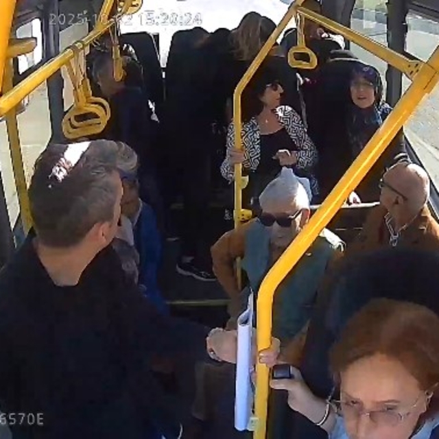 Minibüs sürücüsü, rahatsızlanan yolcuyu hastaneye yetiştirdi