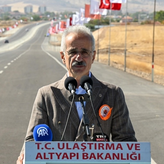 Bakan Uraloğlu: Yaptığımız her yol, Kaman'ın cevizini dünyaya taşıyan bir b...