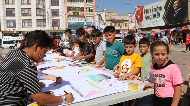 Kilis'te "Filistinli çocuklar için çiz" etkinliği düzenlendi
