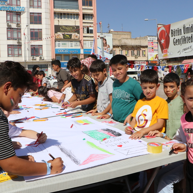Kilis'te "Filistinli çocuklar için çiz" etkinliği düzenlendi