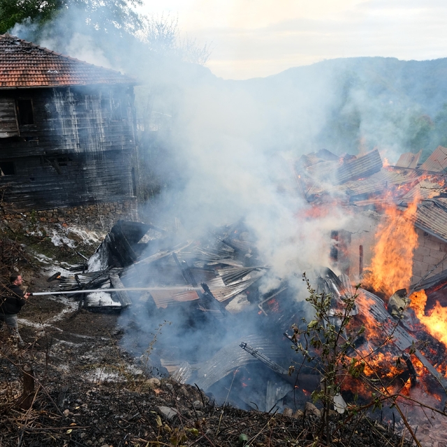 Kastamonu'da çıkan yangında 2 ev zarar gördü