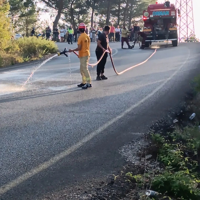 Osmaniye'de otomobildeki yangın, ormana sıçramadan söndürüldü