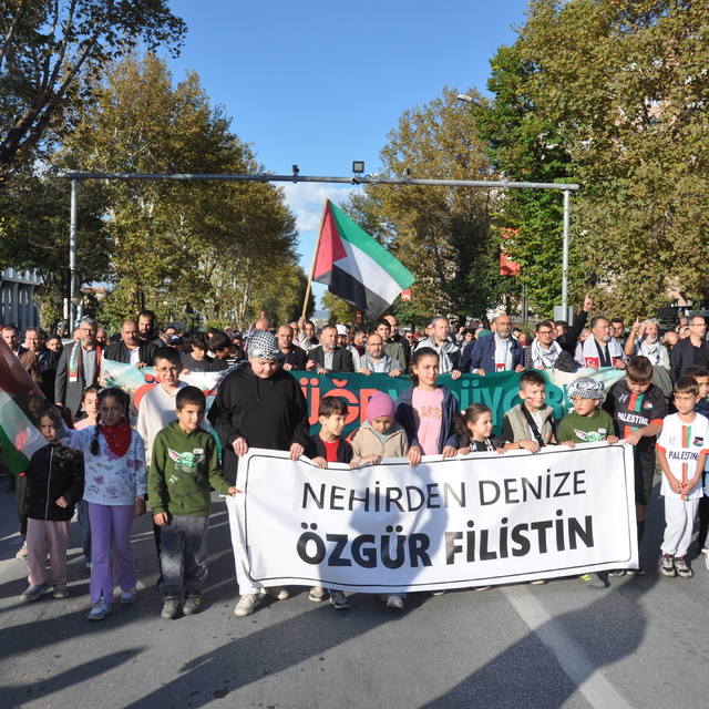 Bursa ve Kütahya'da İsrail'in Küresel Sumud Filosu'na saldırıları protesto...