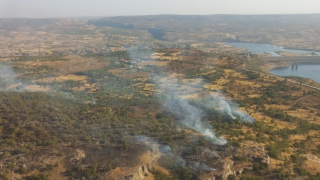 Diyarbakır'da çıkan örtü yangını kontrol altına alındı