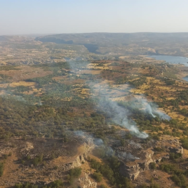Diyarbakır'da çıkan örtü yangını kontrol altına alındı